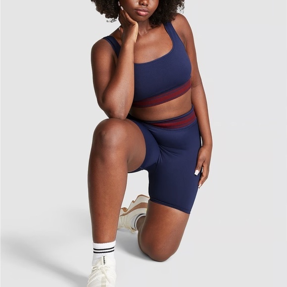 VS PINK Flip It Seamless Reversible Sports Bra navy blue & maroon medium stretch - Picture 2 of 10